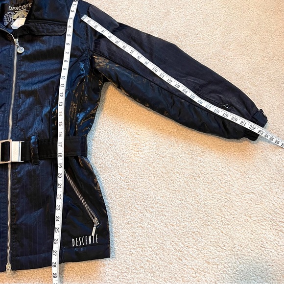 Vintage DESCENTE Black Shimmery Belted Winter Ski Jacket—SZ. 8 - Picture 10 of 17